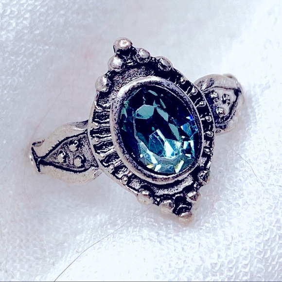 ❤️Seller’s Pick❤️ Simulated Emerald Boho Sliver Plated Ring - Picture 4 of 9